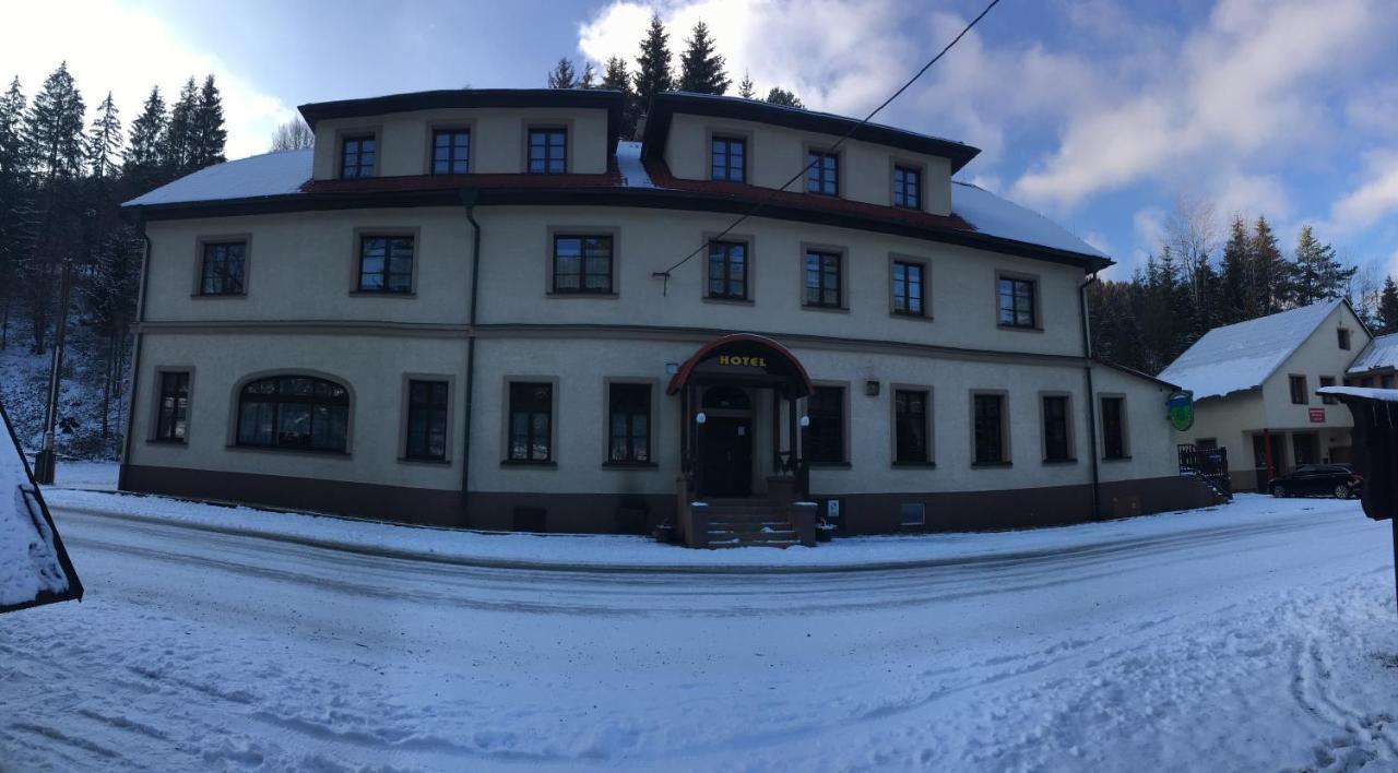 Hotel Salajka Horní Lomná Zewnętrze zdjęcie